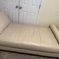 For Sale  : Italian Leather lounge chaise