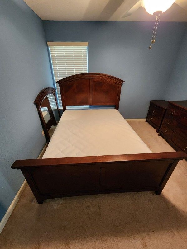 Queen size Bedroom Set