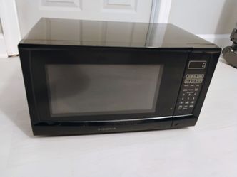Insignia Black Countertop Microwave
