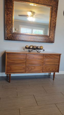 BEAUTIFUL SOLID WOOD DRESSER