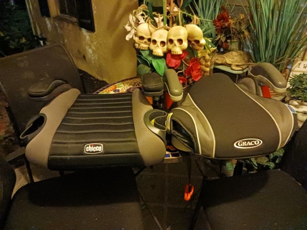 2 LIKE NEW CHICCO AN GRACO BOOSTER SEATS CARSEATS 10 EACH LOOK MY POST TONS ITEMS