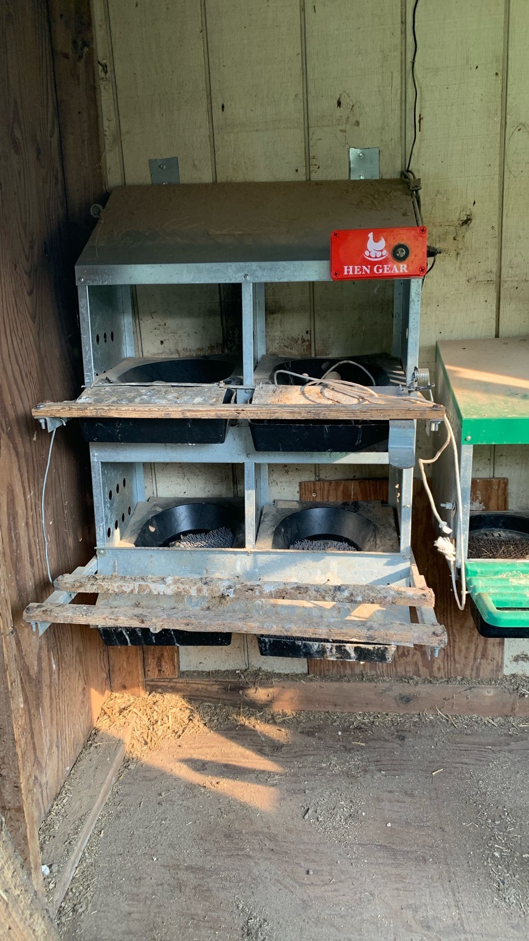 Hen Nester With Automatic Opener