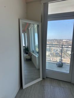 White body mirror