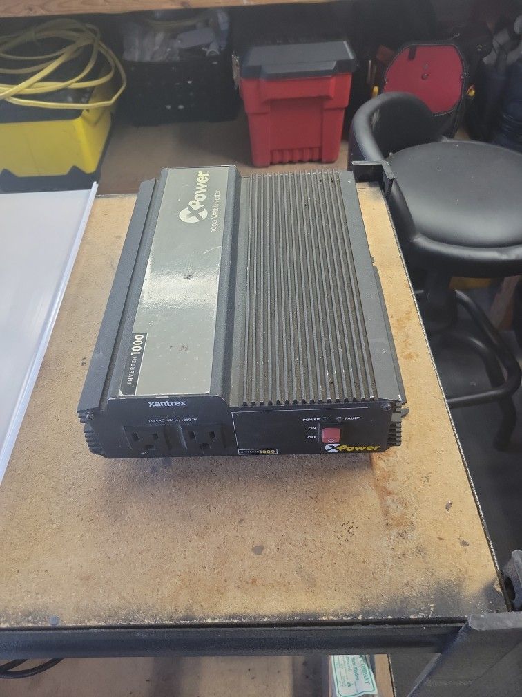 X power 1,000 Watt Inverter