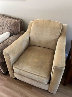 Super Comfortable Chair in Great Condition!