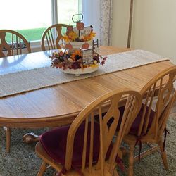 Sold Oak Spindle Legs, Dining Table With Chairs