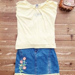 SIZE 10-12 GIRLS 2-PIECE OUTFIT YELLOW KNIT SHIRT W/DENIM DECORATED CROCHET FLORAL & SCALLOPED TRIM SKIRT