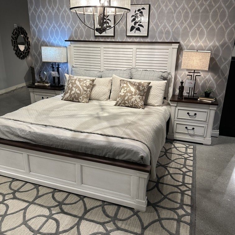 Hillcrest Dark & White Queen Panel Bedroom Set / 4pc