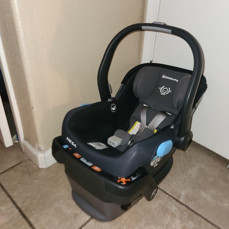 Uppababy Car seat and base for infants