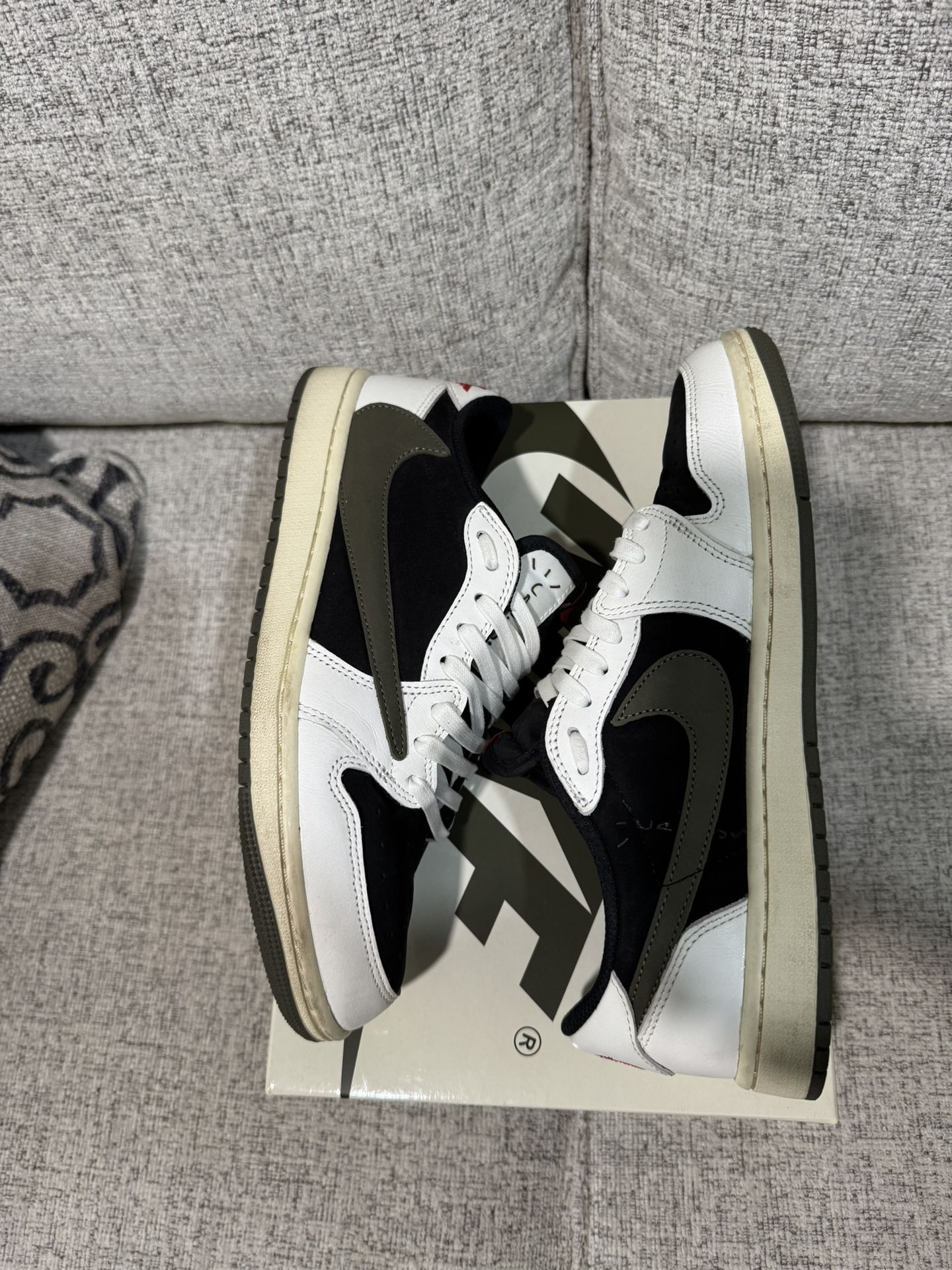 Nike Travis Scott Jordan 1 Low “Olive”
