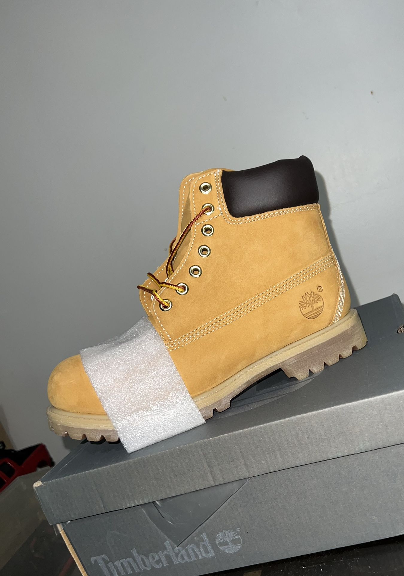 Mens timberlands sizes 10,11 left hmu $100 each restocking next week 💯☝️🔥🚨👀