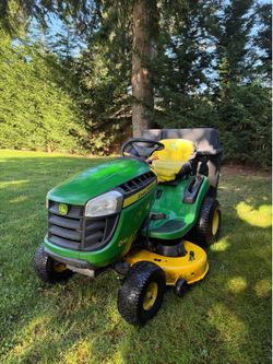 John Deere D110 riding mower lawnmower with bagger