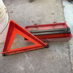 Reflective Emergency Roadside Triangle Set