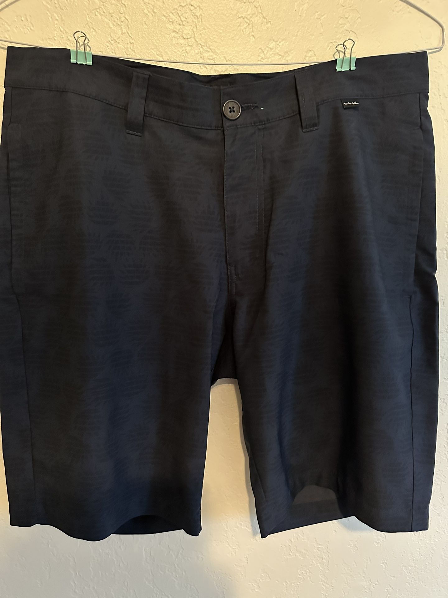 Travis Matthew - Golf Shorts 32”