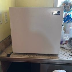 Mini Fridge 