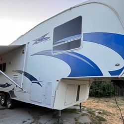 2010 ROAD RANGER 5TH WHEEL TRAVEL TRAILER WITH SLIDE OUT 29-FOOT LONG 