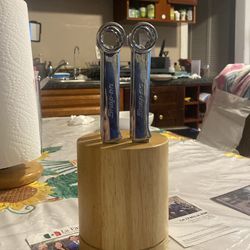 Snap-On Steak Knife Set W/ Wood Block gust missing one knife