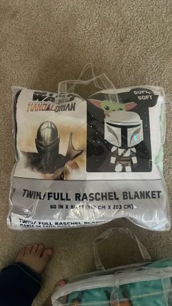 Baby yoda blanket & stitch blanket