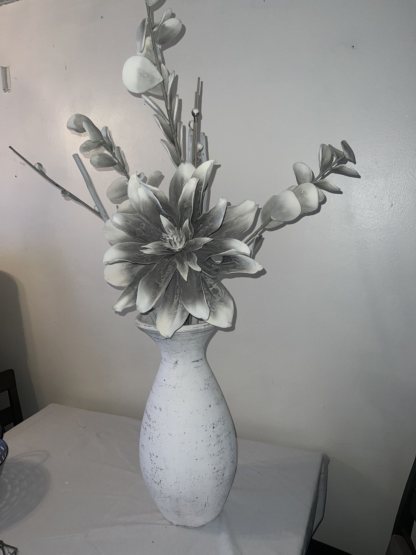 Home Decor, Vase Comes With artificial flowers