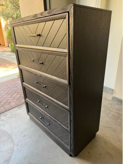 Dresser