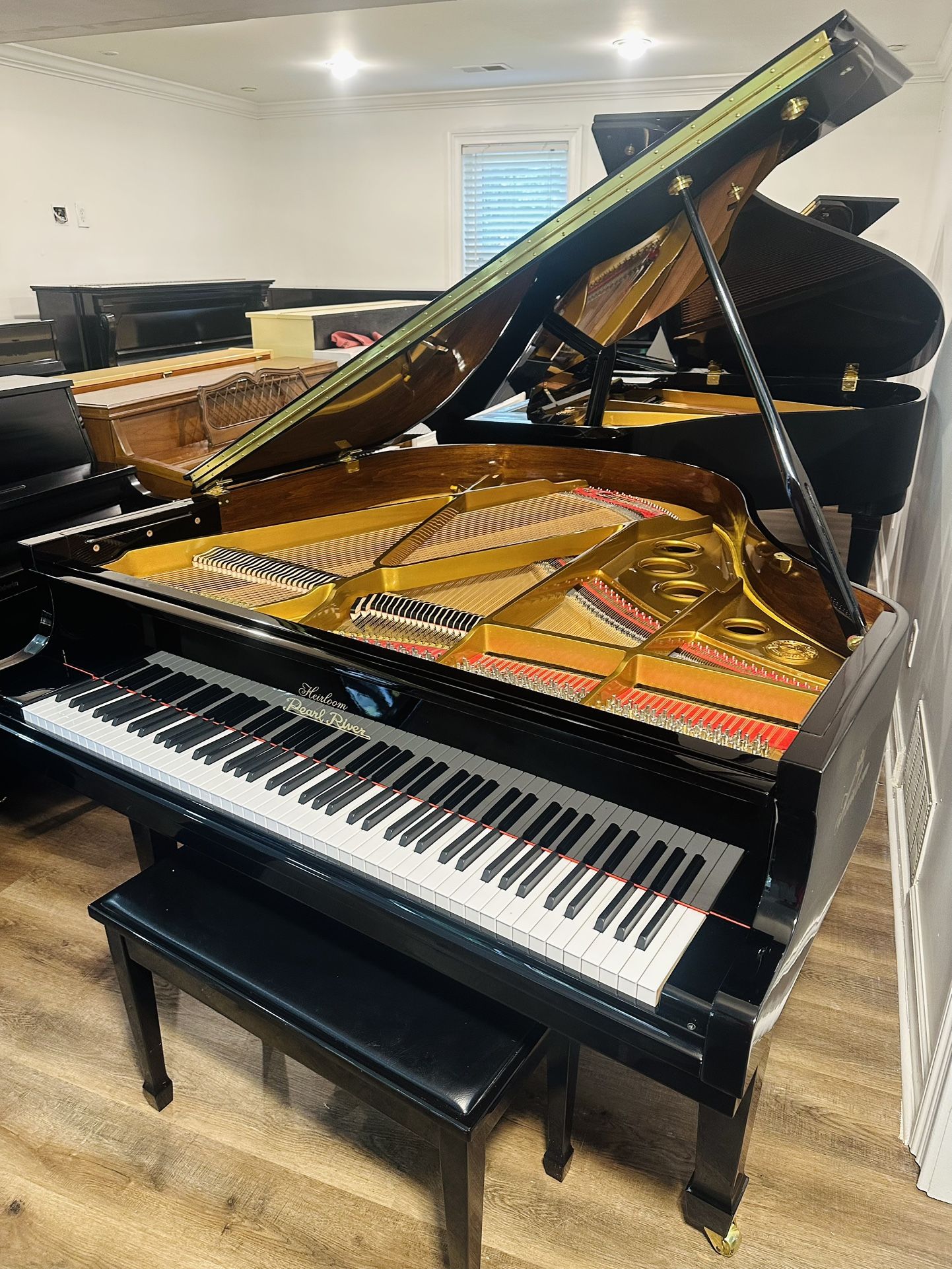 Pearl river Baby Grand Piano-2500$