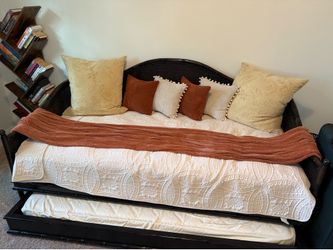 Crate & Barrel Curved Arch Back Daybed w/ Trundle