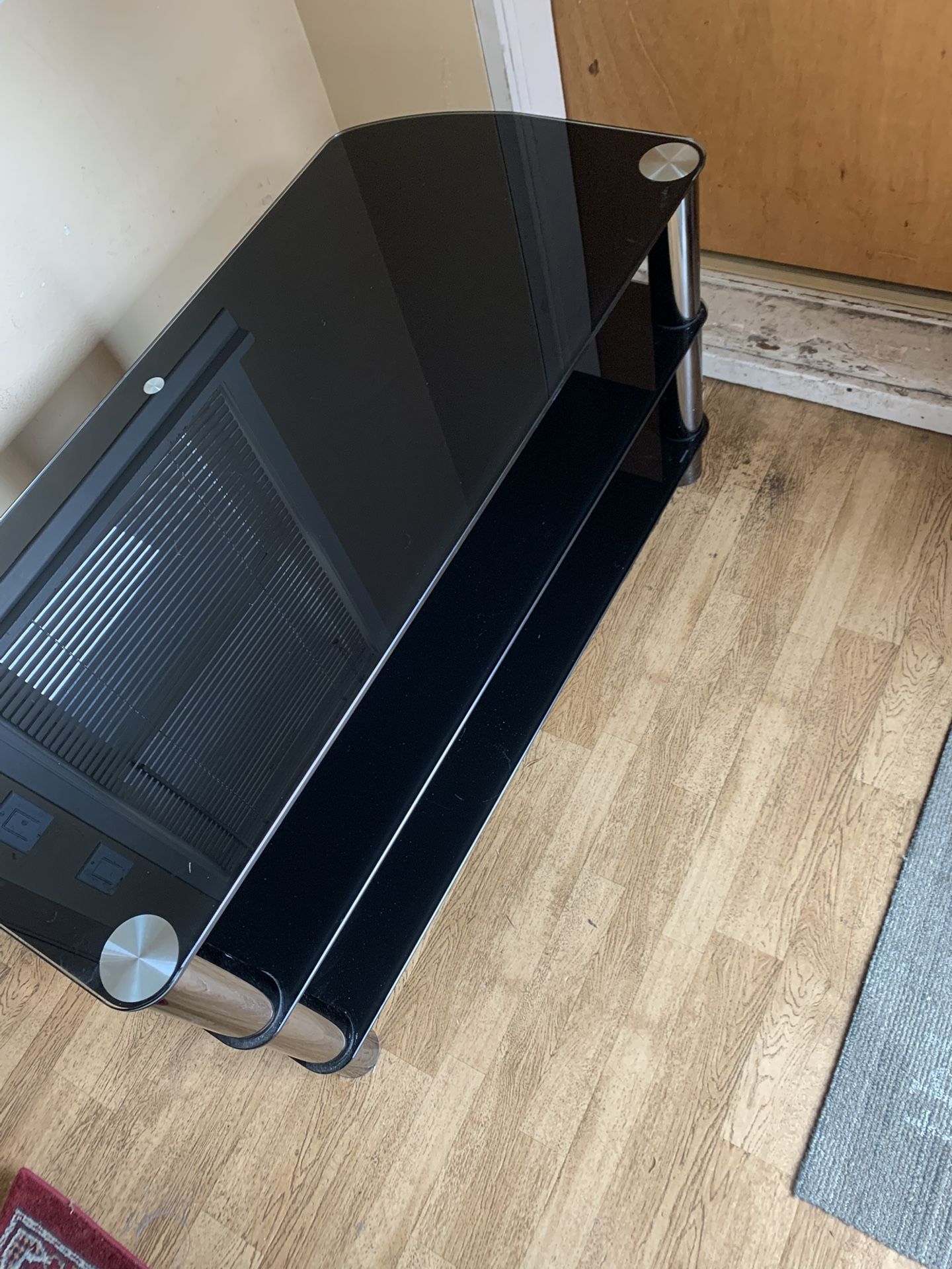 Heavy duty glass table