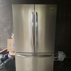 Fridgidaire Refrigerator 
