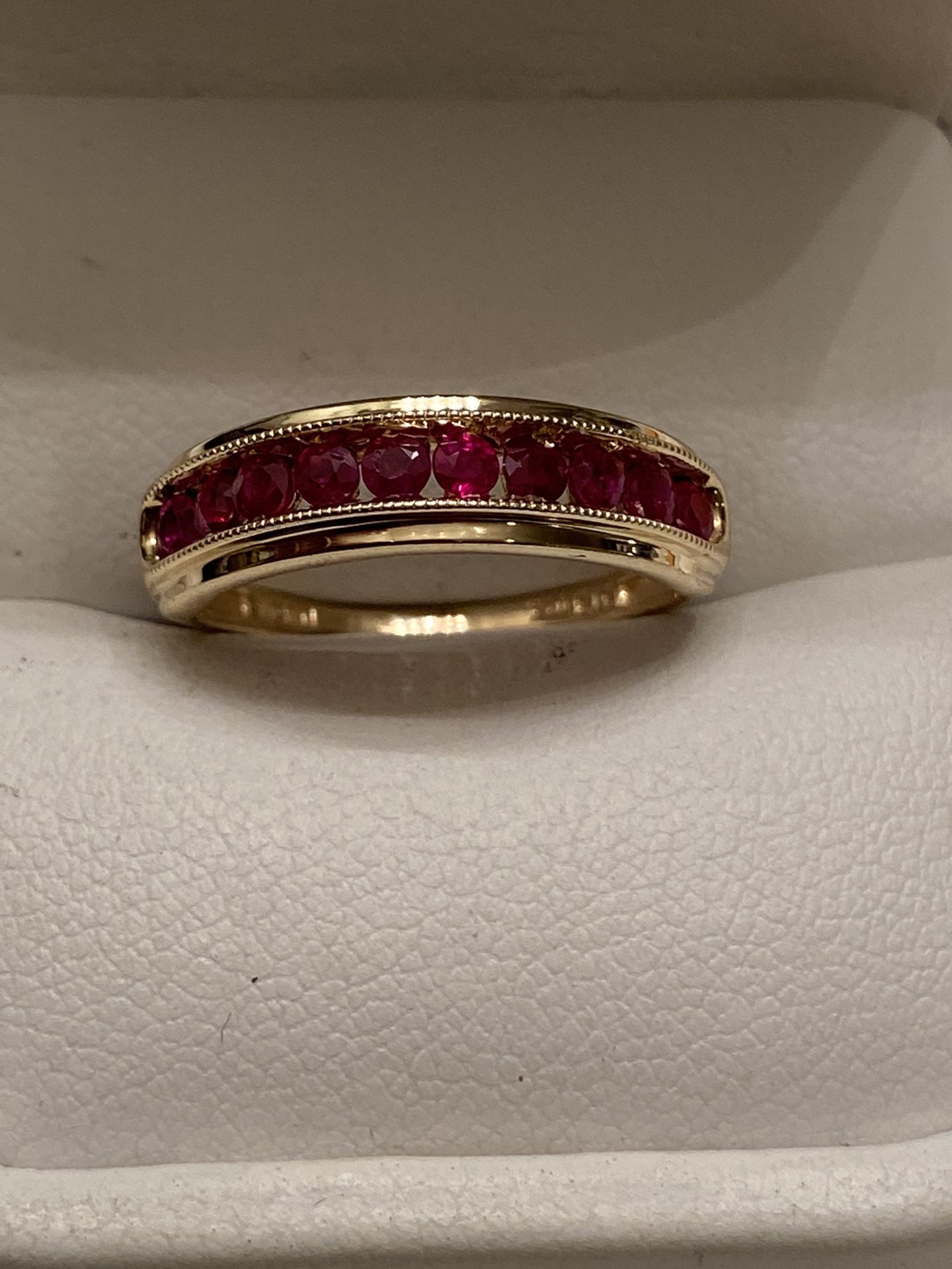 BEAUTIFUL GOLD & RUBY RING SIZE 7