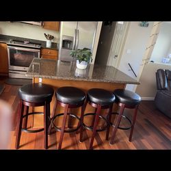 4 Bar Stools 