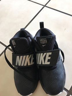 Nike boys sneakers like new. Size 4Y
