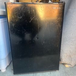 Mini refrigerator