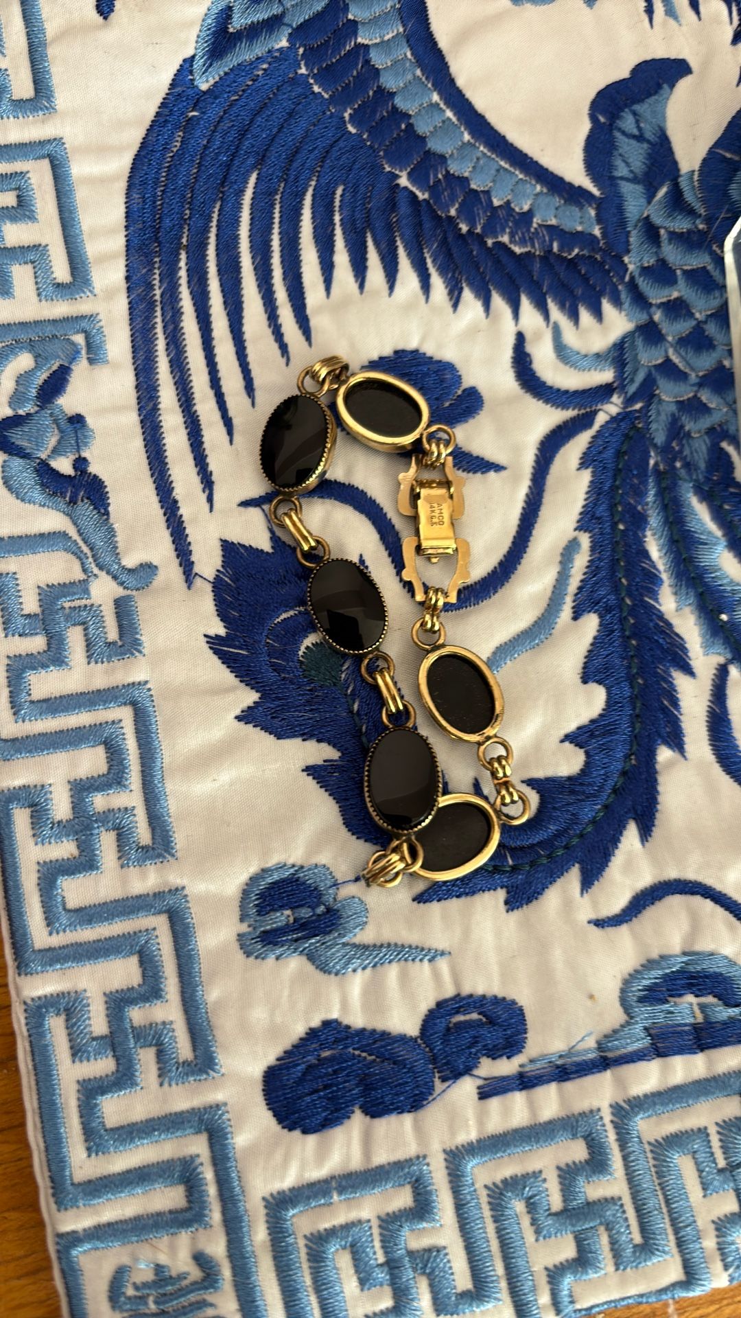 STUNNING VINTAGE HALLMARKED 1/20 14 K GOLD-FILLED AMCO DETAILED RETRO INLAY OVAL BLACK ONYX STONE PANEL LINK DECORATIVE CHAIN BRACELET