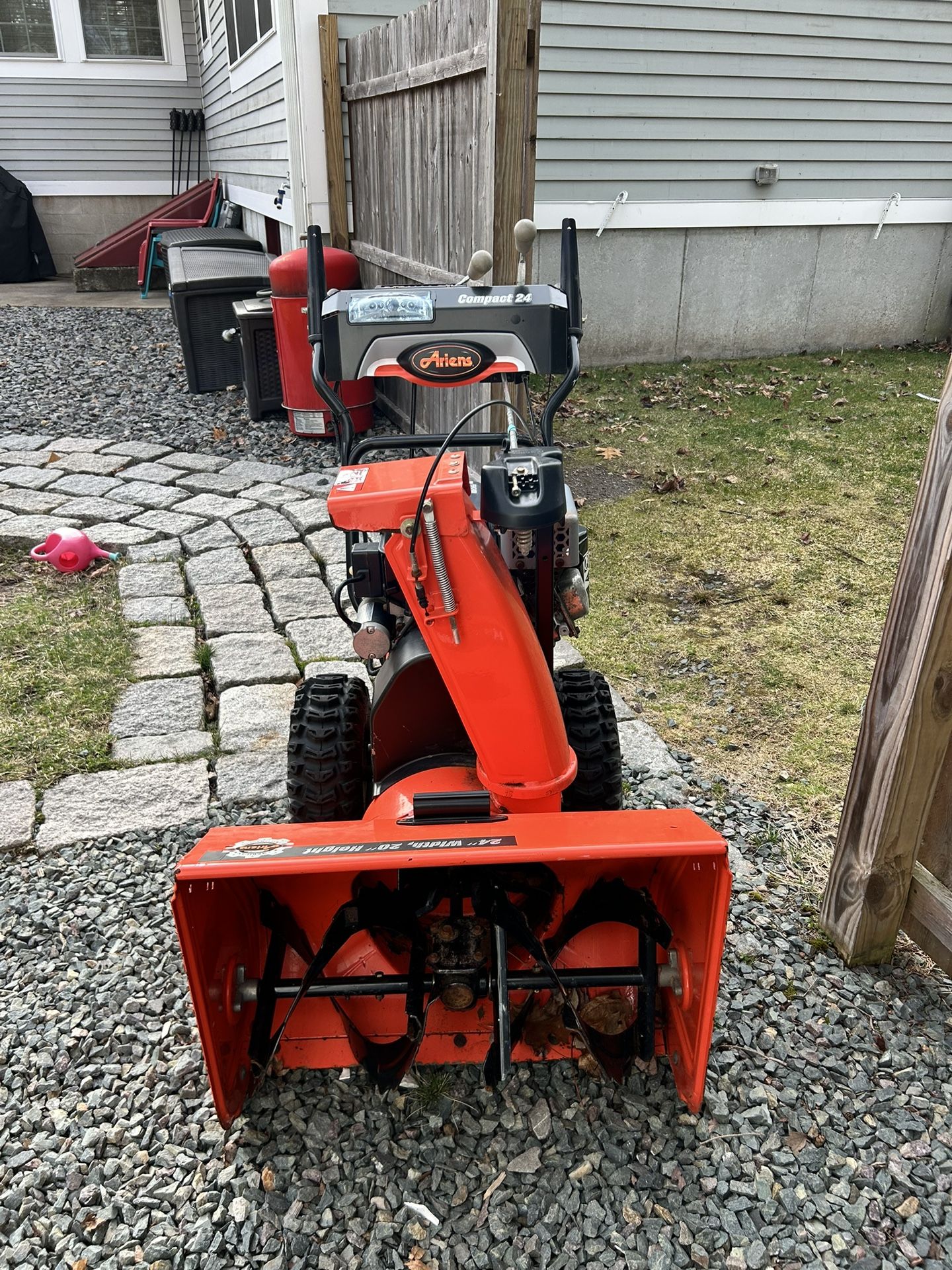 Ariens 24” Compact Gas Snow Blower W/elec start