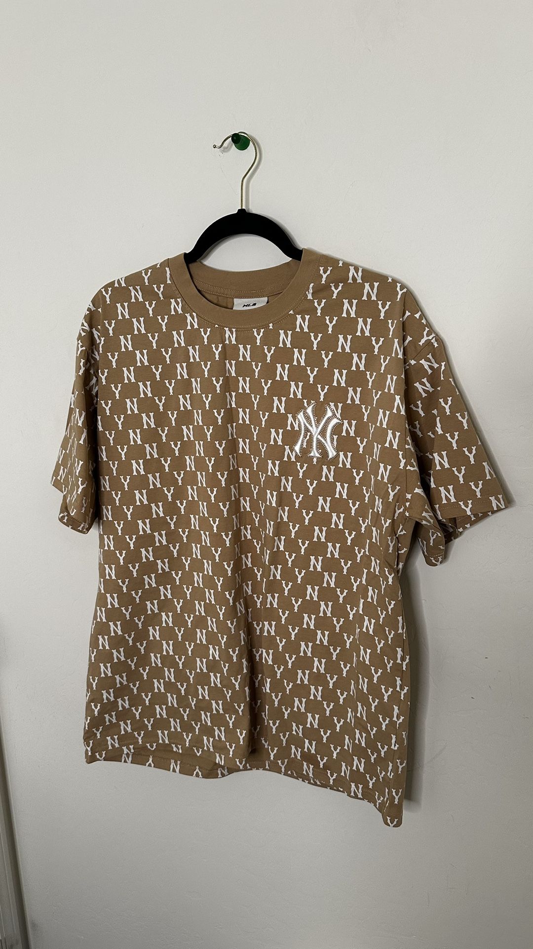 Tan NY Yankees All-Over Print T-Shirt