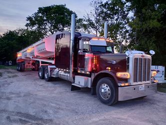Peterbilt 389 ready to work