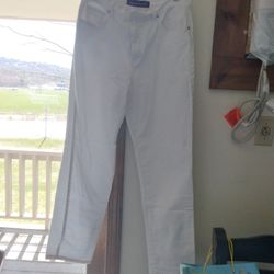 Womens Size White Jeans (GLORIA VANDERBILT) Never Worn NEW
