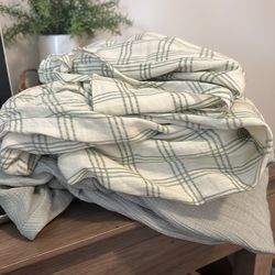 2 SABOskrt two piece sets