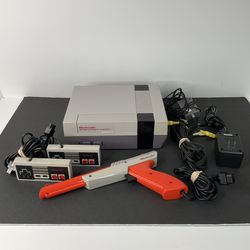 Original Nintendo NES-001 Video Game Console w/2 Controllers + Duck Hunt Controller Zapper & Cables