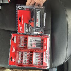 BRAND NEW Milwaukee bit set and battery