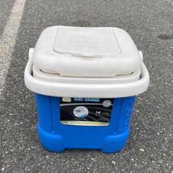 Igloo Ice Cube 12 Quart 14 Can Cooler With Top Compartment And Handle