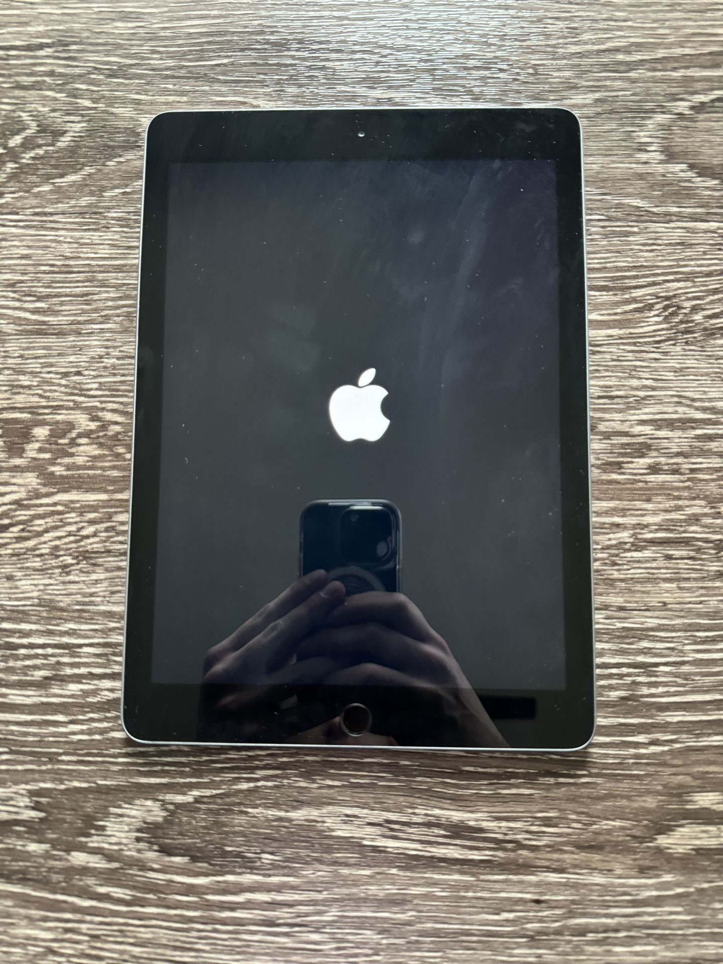 iPad 6th Generation (32GB)