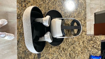 Oculus quest 2/Meta quest 2  128 gb VR headset