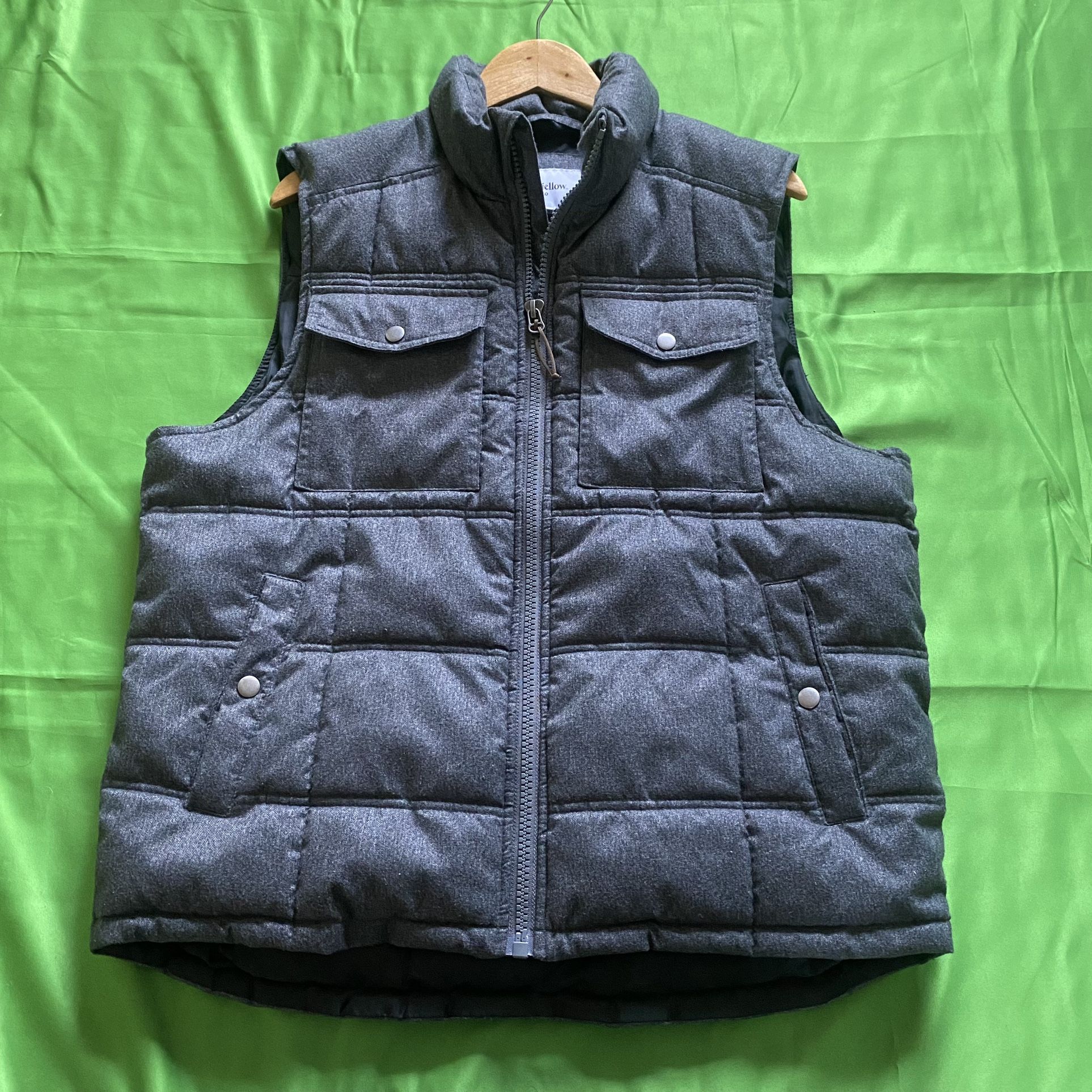 Men’s Charcoal Utility Vest Size L Puffer Style