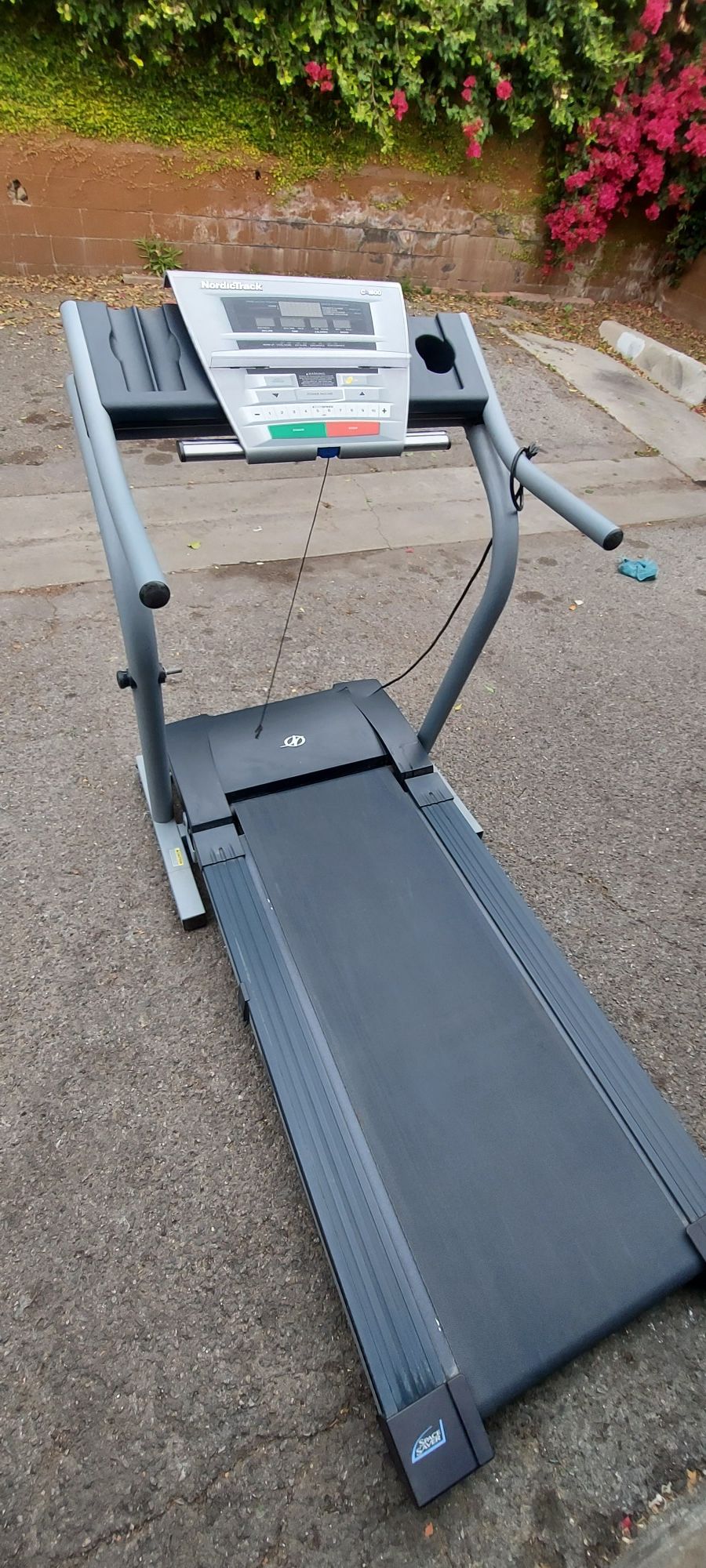 Nordictrack c1800 Foldable Treadmill with Incline for Sale in Long
