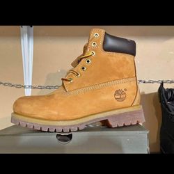 timbs sizes wheat and black 4,6,6.5,7,7.5,8,8.5,9,10,10.5,11,12