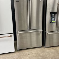 Viking French Door Refrigerator 2KZ3F