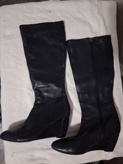 Leather boots size 8