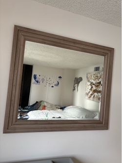 Wall mirror