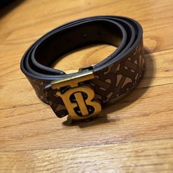Mens Burberry belt size (34-37) With box